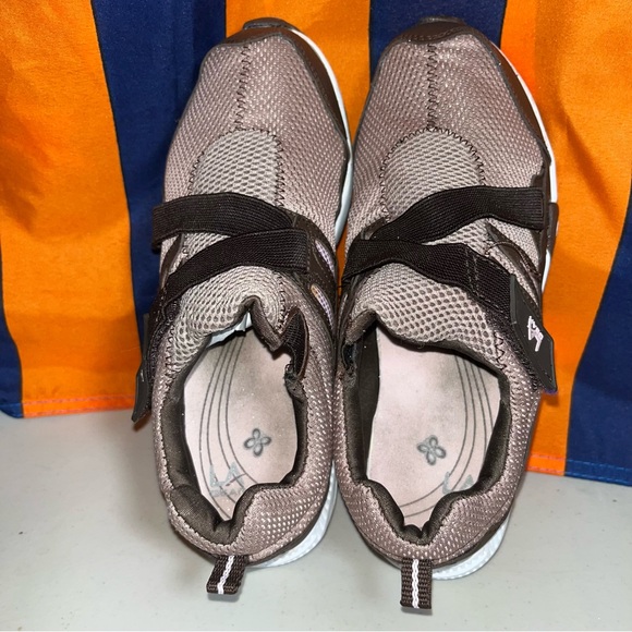 LA GEAR Women's mesh running shoes size 7.5 low top Brown Hook Loop sneakers - Picture 7 of 9